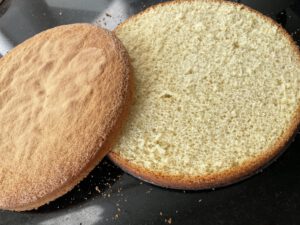 Doorgesneden biscuittaart